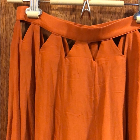 Silk skirt with cutout details around waist - Picture 4 of 6